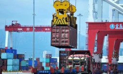 La Chine a commencé à imposer des droits de douane de rétorsion après le lancement par les Etats-Unis d'une guerre commerciale 