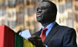 Michel Kafando, le président burkinabè de la transition, fait une déclaration à la presse, le 23 septembre 2015 à Ouagadougou