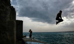 Bains de mer Ă Nice, le 7 juillet 2019