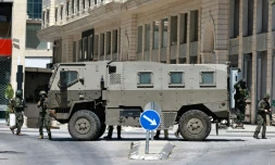 Des soldats de l'armée israélienne en position dans une rue de amallah, en Cisjordanie occupée, le 27 mai 2025
