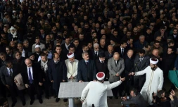 Plusieurs dizaines de personnes ont célébré le vendredi 16 novembre à Istanbul une prière funéraire symbolique en hommage au journaliste saoudien Jamal Khashoggi