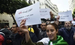 Des Algériens manifestent contre la candidature du président Abdelaziz Bouteflika à un 5e mandat, le 24 février 2019 à Alger