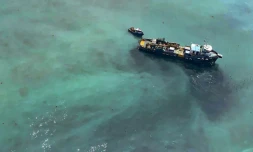 Photo de la Marine péruvienne montrant des nappes de pétrole sur la côte de Callao, le 25 janvier 2022
