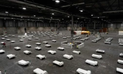 Photo fournie par la communauté autonome de Madrid montrant un hôpital temporaire monté dans le centre des expositions Ifema à Madrid, le 21 mars 2020