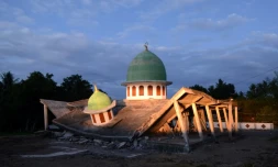 Une mosquée effondrée à Kayangan, au nord de Lombok en Indonésie, le 08 août 2018