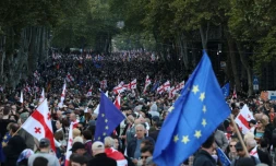 Manifestation contre le pouvoir à Tbilissi, lors des élections locales, le 4 octobre 2025 en Géorgie