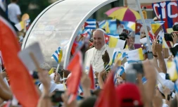 Le pape François arrive sur la place de la Révolution à La Havane, le 20 septembre 2015