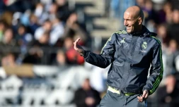 Zinedine Zidane lors de sa 1re séance d'entraînement des joueurs du Real Madrid le 5 janvier 2016 au stade Alfredo di Stefano à Valdebebas dans la banlieu de Madrid -