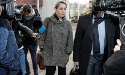 Eva Loubrieu, ex-collaboratrice de Georges Tron, arrive Ă son procĂšs au tribunal de Bobigny, le 23 octobre 2018