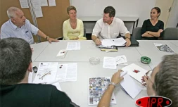 Vendredi 23 septembre 2005 -


Lors de la présentation de l'assemblée générale de l'ADIR