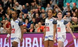 La déception des joueuses françaises, éliminées en quart de finale du Mondial de handball, le 16 décembre 2015 à Kolding