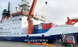 Le brise-glace "Polarstern", de l'institut Alfred-Wegener de Bremerhaven (nord-ouest de l'Allemagne), quittera le port norvégien de TromsÞ le 20 septembre 2019 pour mener une mission géante baptisée "Mosaic" qui étudiera les conséquences du changement climatique