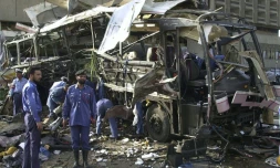 Le site de l'attentat, le 8 mai 2002, au cours duquel une voiture piégée, précipitée contre un bus transportant des salariés de la Direction des chantiers navals (DCN), avait explosé devant l'hÎtel Sheraton à Karachi, au Pakistan