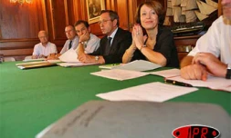 Jeudi 2  février 2006 -


La guerre totale contre le moustique a été déclarée en préfecture