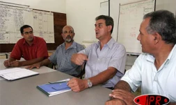 Mercredi 8 Février 2006 -
La chambre d'agriculture et les apiculteurs de l'île dénoncent l'utilisation des insecticides pour la démoustication, toxiques pour les pollinisateurs