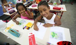 Lundi 6 février 2006 -

Tous les établissements scolaires de l'île ayant été démoustiqués la rentrée scolaire a pu avoir lieu. Elle devait se faire le lundi 30 janvier