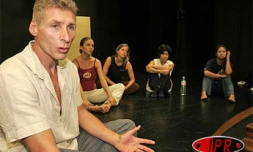 Mardi 17 mai 2005 -

Présentation de la chorégraphie de danse contemporaine par les compagnies malgaches Rary  et Faham