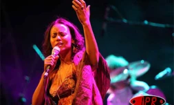 Samedi 5 août  2006 -

Mayra Andradré, l'autre voix du Cap Vert, au Sakifo