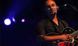 Dimanche  6 août 2006 -

Anis en concert au Chapito pour le Sakifo musik festival