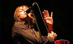 Samedi 5 août 2006 -


Cali sur la scène de la Ravine pour le Sakifo