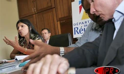 Jeudi 28 avril 2005 - 

Nassimah Dindar, présidente du conseil général, présente le contrat d'avenir
