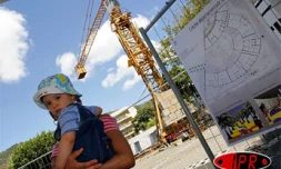 Mardi 25 octobre 2005 -
Une première pierre pour la crèche départementale