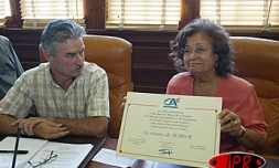 Jeudi 3 juillet 2003
Le crédit agricole a remis un chèque de 16 000 euros à l'association humanitaire Éducation et solidarité