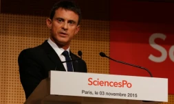 Le Premier ministre Manuel Valls lors d'une rencontre avec des étudiants de Sciences Po, à Paris le 3 novembre 2015