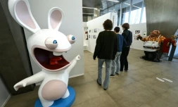 Des visiteurs découvrent l'exposition consacrée au studio Ubisoft à Montpellier, le 4 février 2022