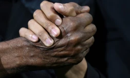 Poignée de mains entre Kylian Mbappé et Pelé à l'Hôtel Lutetia le 2 avril 2019