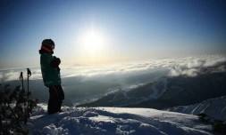 La snowboardeuse française Juliette Willmann avant de se lancer dans l'étape japonaise du circuit mondial 2020 FWT de Hakuba, le 19 janvier