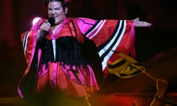 La chanteuse israélienne Netta chante "Toy" à l'Eurovision à Lisbonne, le 8 mai 2018