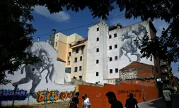 Des habitants du quartier de Vallecas, Ă Madrid, le 17 septembre 2020