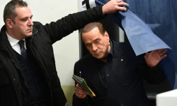 Silvio Berlusconi, leader du mouvement de centre droit Forza Italia, vote pour les législatives, le 4 mars 2018 à Milan