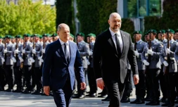Le chancelier allemand Olaf Scholz (g) et son homologue ukrainien, Denys Chmygal, à Berlin, le 4 septembre 2022