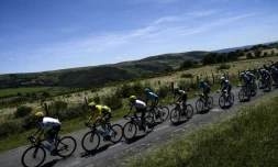 Les coureurs du Tour de France, lors de la 15e étape le 16 juillet 2017 entre Laissac-Severac l'Eglise et Le Puy-en-Velay