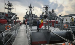 Un navire militaire amarré dans le port de Constanta, en Roumanie, le 4 mars 2022