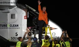 Andre Borschberg après l'atterrissage de Solar Impulse 2 le 2 mai 2016 à Phoenix