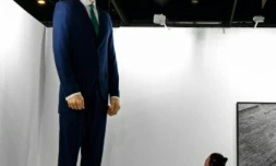 "Ninot", une statue géante du roi d'Espagne Felipe VI, par les artistes contemporains Santiago Sierra et Eugenio Merino, exposée le 26 février 2019 à la veille de l'inauguration de la foire d'art contemporain ARCO de Madrid