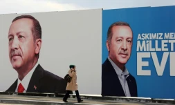 Un portrait géant du président turc Recep Tayyip Erdogan, le 11 avril 2017 dans une rue d'Ankara