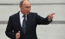 Vladimir Poutine parlant avec la presse après sa traditionnelle séance de questions-réponses avec les Russes retransmise à la télévision, le 7 juin 2018