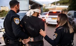 Image tirée d'une vidéo de la police israélienne, le 11 septembre 2021, montrant l'arrestation près de Nazareth de Mahmoud Abdullmah Ardah, l'un des six Palestiniens échappés d'une prison quelques jours auparavant