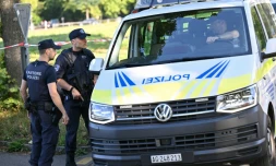 Des policiers sécurisent la zone où une fusillade a eu lieu, à Aarau, dans le nord de la Suisse, le 30 août 2026