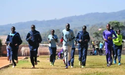 Des réfugiés sud-soudanais du camp de réfugiés de Kakuma s'entraînent le 16 mars 2016 dans les collines de Ngong à Nairobi