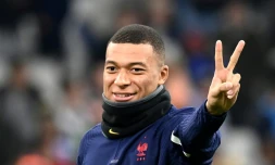 Kylian Mbappé à l'échauffement des Bleus avant le match amical contre la CÎte d'Ivoire, le 22 mars 2022 au stade Vélodrome