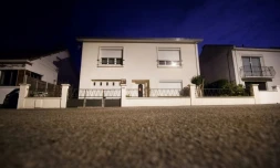 Le 24 février 2017, photo de la maison d'une famille de quatre personnes d'Orvault, au nord de Nantes, qui a disparu mystérieusement de son domicile où des traces de sang ont été découvertes