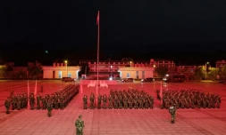 La police paramilitaire se prépare à quitter Chengdu, au sud-ouest de la province du Sichuan en Chine, vers des zones sinistrées après un tremblement de terre, le 8 août 2017