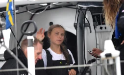 La jeune militante suédoise pour le climat, Greta Thunberg, arrive dans le port de New York aprÚs 15 jours de traversée de l'Atlantique sur un voilier à zéro émission carbone
