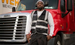 Desi Wade, à la tête d'une petite flotte de camions basée à Atlanta, en Géorgie, le 20 décembre 2021