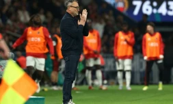 L'entraîneur de Nice Franck Haise lors du match de L1 entre le Paris Saint-Germain et l'OGC Nice au Parc des Princes le 25 avril 2025 à Paris  